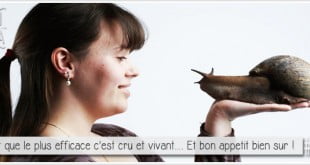 jeune femme tenant dans sa main un escargot geant our illustrer l'article PCPL parciparla dédié à l'utilisation des gastéropodes en médecine