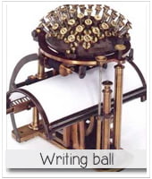 gravure représentant la writing ball, ancetre de la machine à écrire à clavier alphabetique, qwerty ou azerty