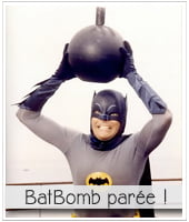 batman vintage tenant une bombe pour symboliser le projet de batbomb mis au point par les américains pendant la seconde guerre mondiale