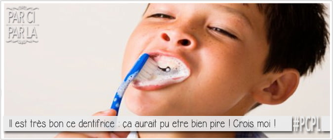 garcon se brossant les dents pour illustrer l'article par ci par là PCPL dédié au dentifrice et au brossage des dents à travers les ages
